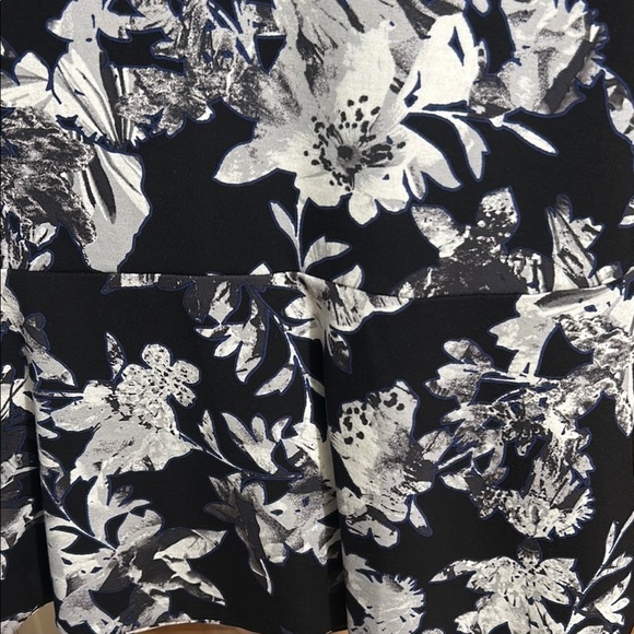 LORD AND TAYLOR Floral Black and White Dress - Picture 9 of 15